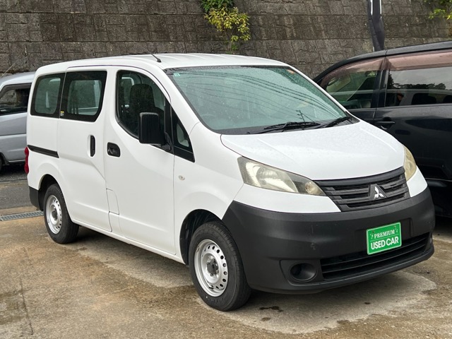Mitsubishi Delica Van 1