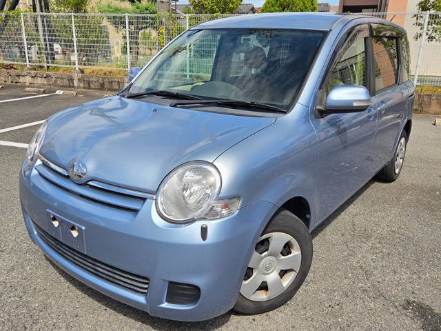 Toyota Sienta 1