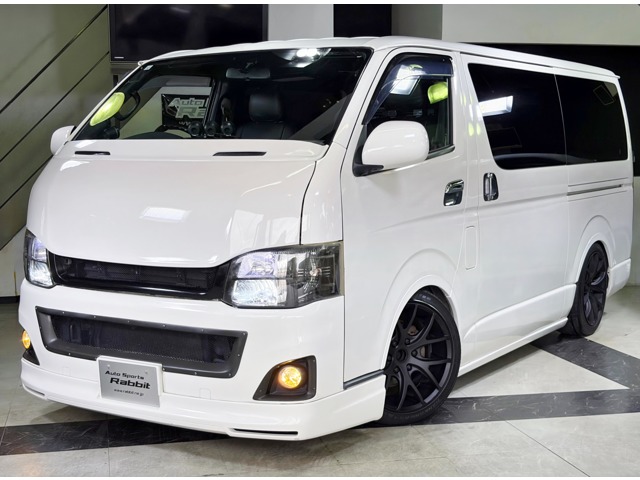 Toyota Hiace Van 1