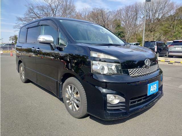 Toyota Voxy 1