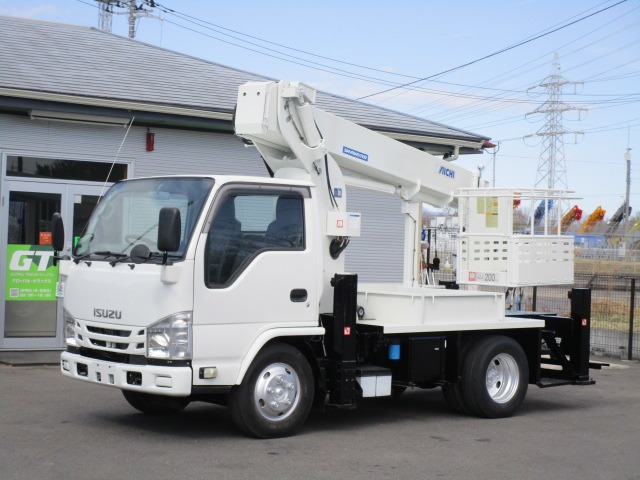 2017 Isuzu Elf