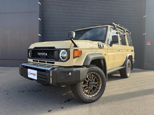 Toyota Land Cruiser 70 2