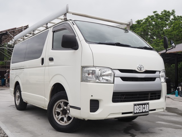 Toyota Hiace Van 1