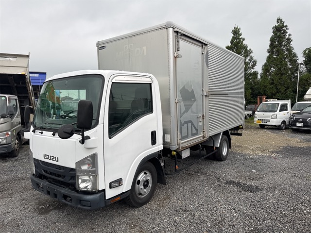 Isuzu Elf 1