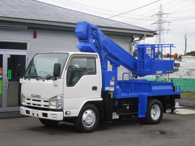 Isuzu Elf 1