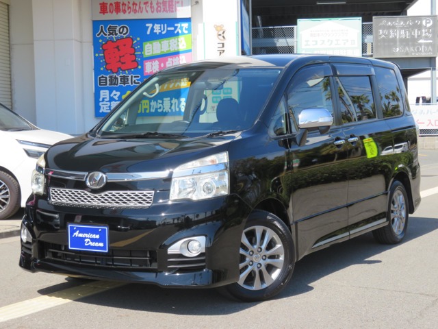 Toyota Voxy 1