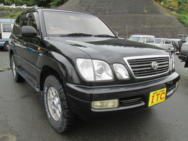 Toyota Land Cruiser Cygnus 1