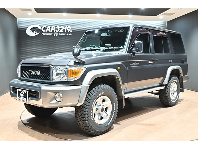 Toyota Land Cruiser 70 2