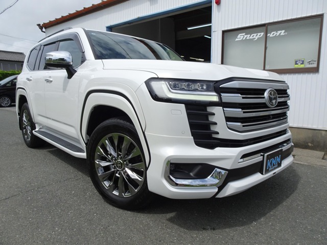Toyota Land Cruiser 300 2