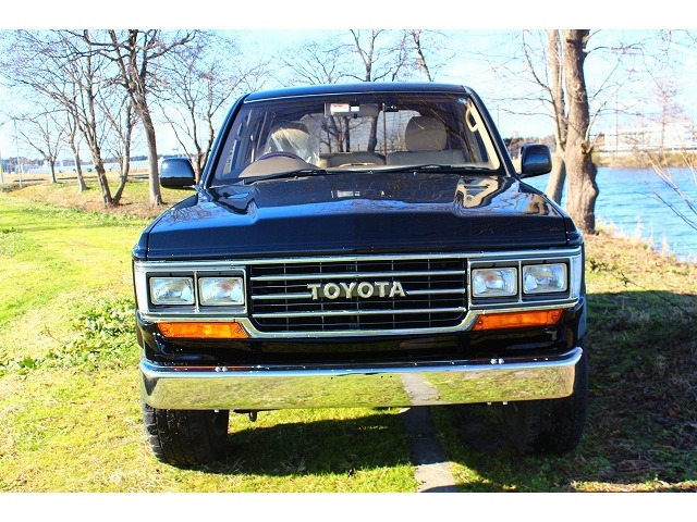 Toyota Land Cruiser 100 2