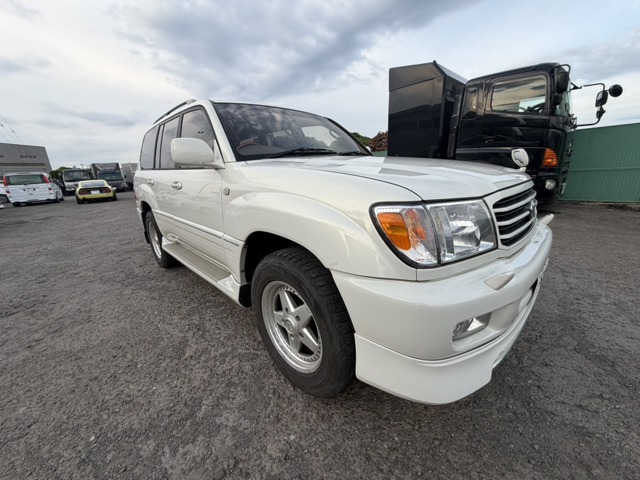 Toyota Land Cruiser 100 2