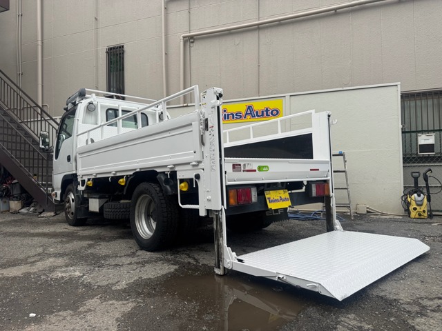 2018 Isuzu Elf