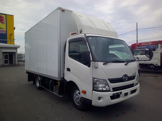 Hino Dutro 1