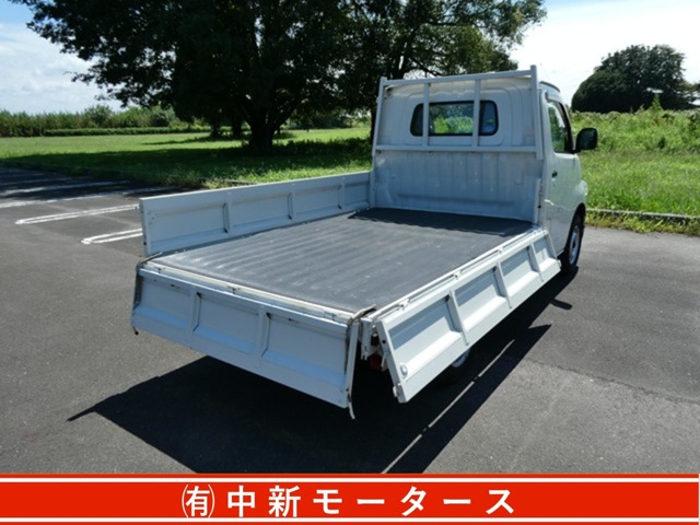 Mazda Bongo Truck 1