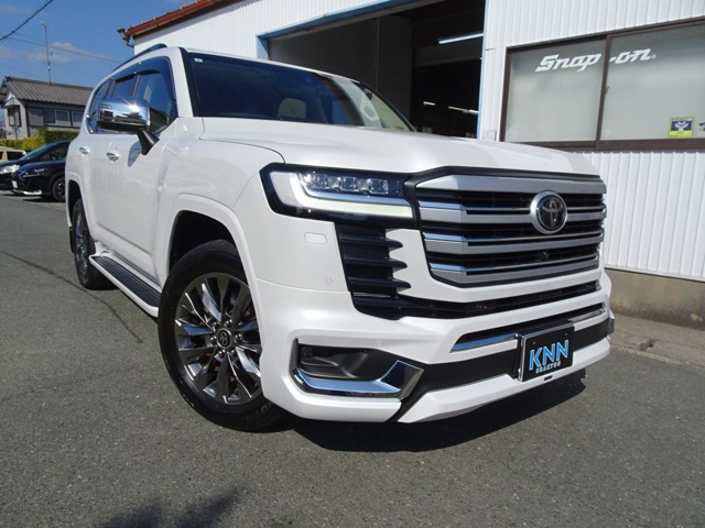 Toyota Land Cruiser 300 2