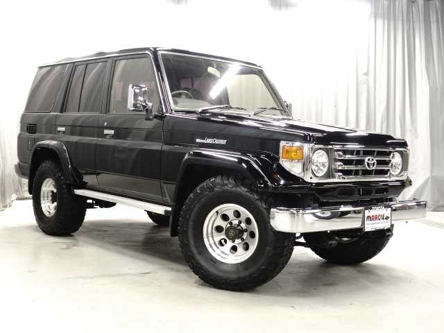 Toyota Land Cruiser 70 2