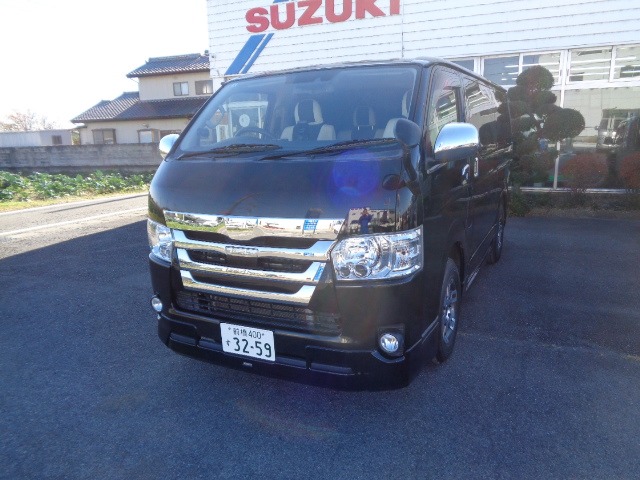 Toyota Regius Ace 1