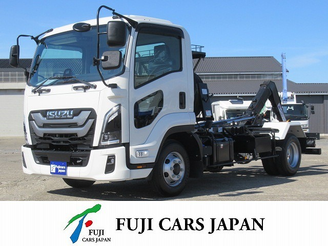 2025 Isuzu Forward