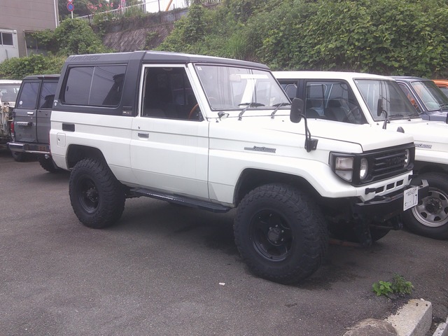 Toyota Land Cruiser 70 2