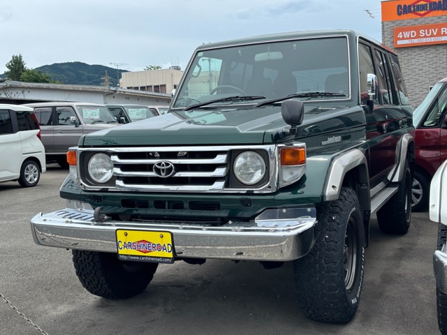 Toyota Land Cruiser 70 2