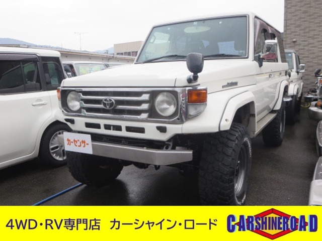 Toyota Land Cruiser 70 2