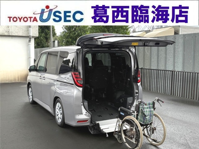 Toyota Noah 1