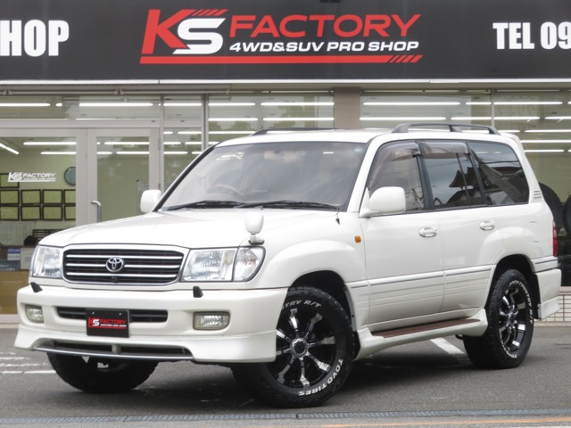 Toyota Land Cruiser 100 2
