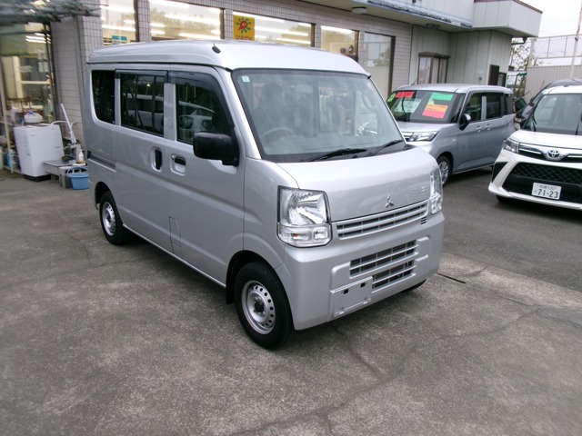 Mitsubishi Minicab Van 1