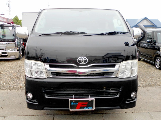 Toyota Regius Ace 1