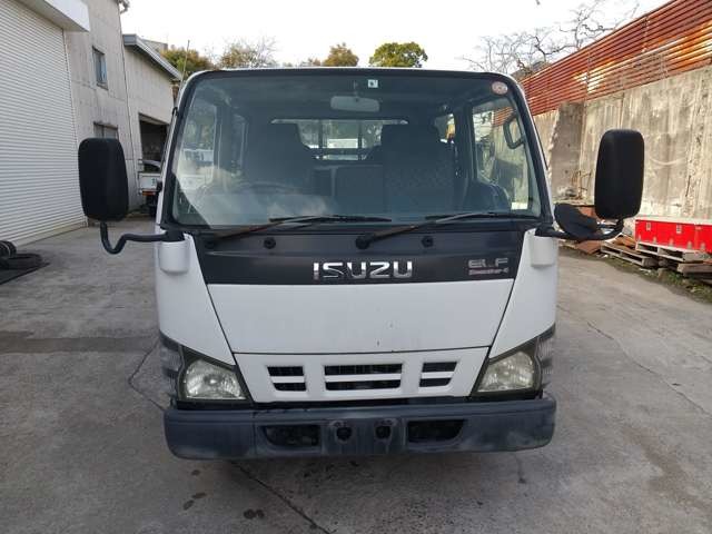 Isuzu Elf 1