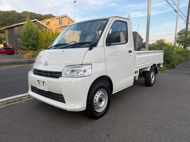 Mazda Bongo Truck 1