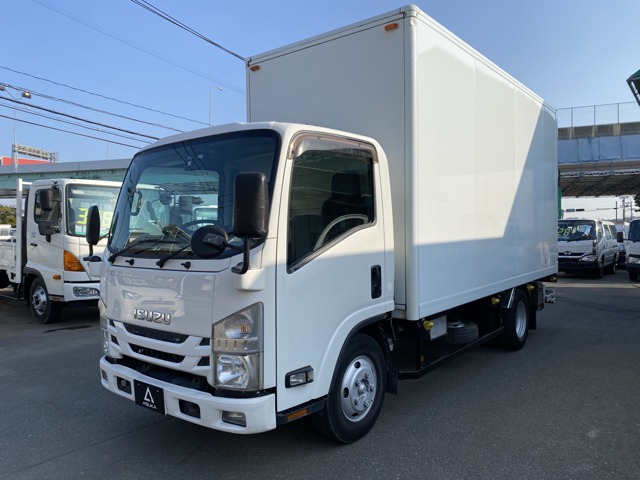 Isuzu Elf 1
