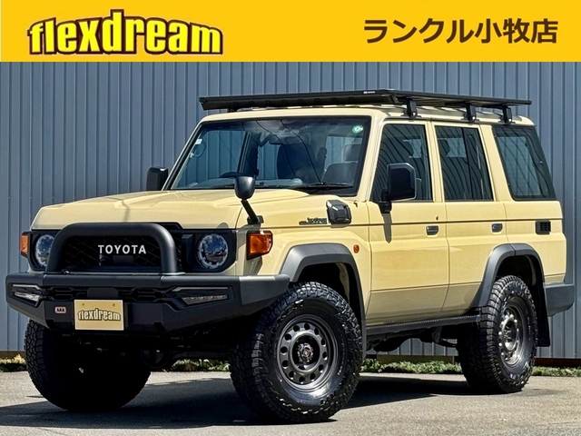 Toyota Land Cruiser 70 2