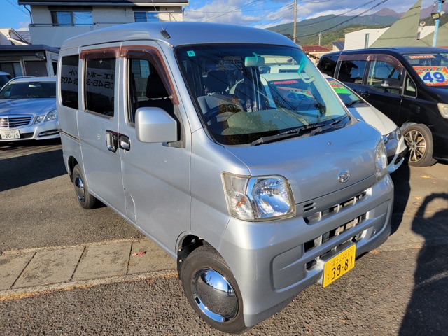 Daihatsu Hijet Cargo 1