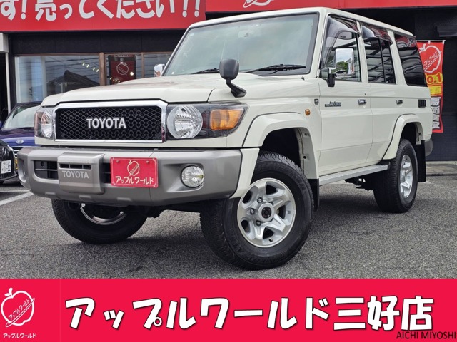 Toyota Land Cruiser 70 2