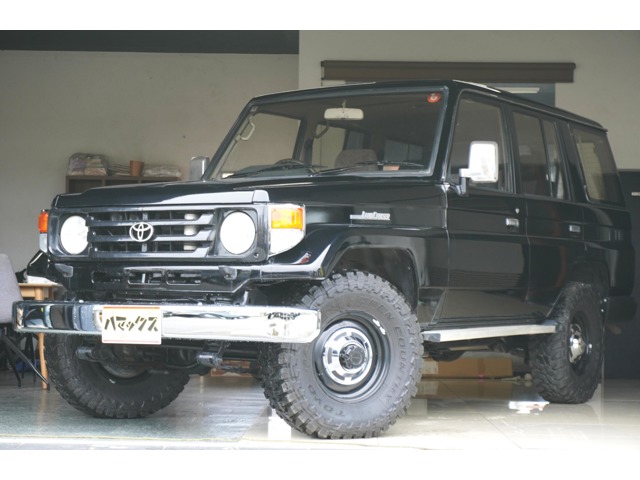 Toyota Land Cruiser 70 2
