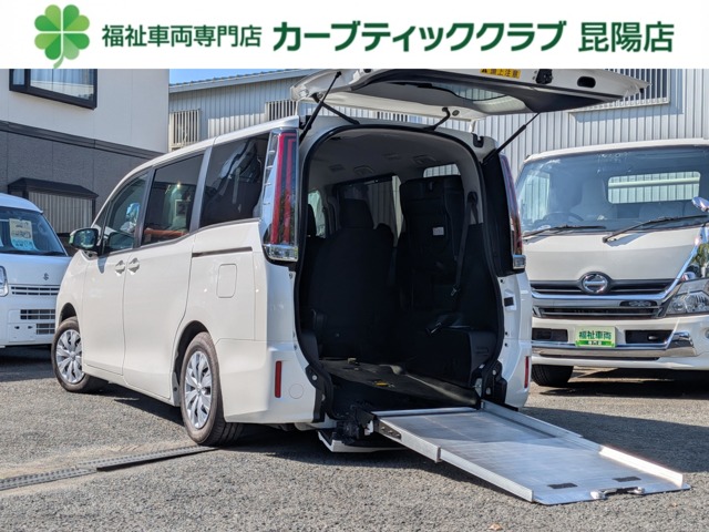 Toyota Noah 1