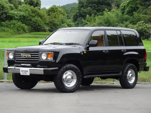 Toyota Land Cruiser 100 2