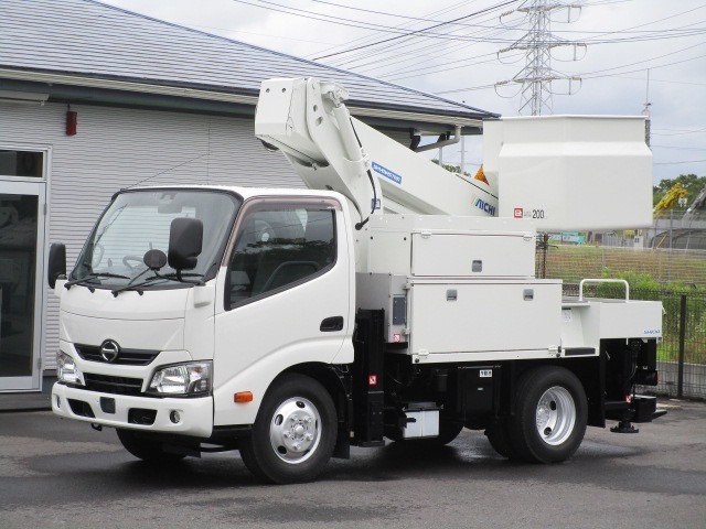Hino Dutro 1