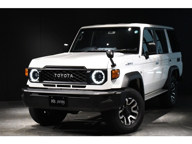 Toyota Land Cruiser 70 2