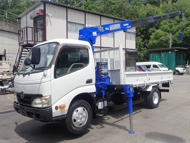 Hino Dutro 1
