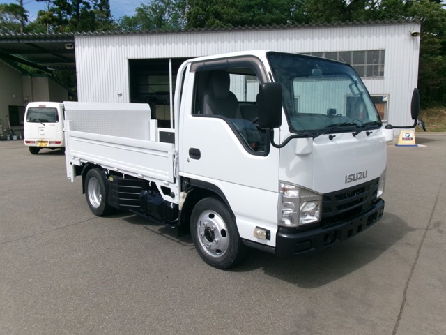 Isuzu Elf 1