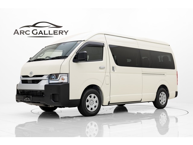 Toyota Hiace Commuter 1