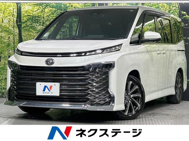 Toyota Voxy 1