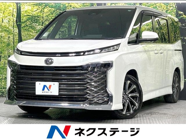 Toyota Voxy 2