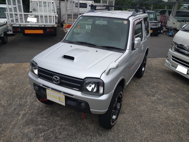 Mazda AZ-Offroad 660 XC 4WD with aftermarket suspension, lift kit, HKS muffler, roof rack, 16-inch aftermarket alloy wheels