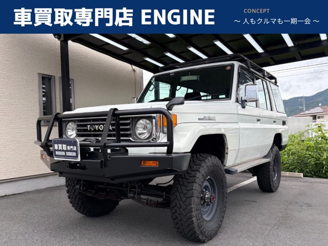 Toyota Land Cruiser 70 2