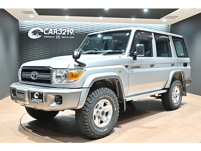 Toyota Land Cruiser 70 2