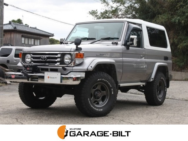 Toyota Land Cruiser 70 2