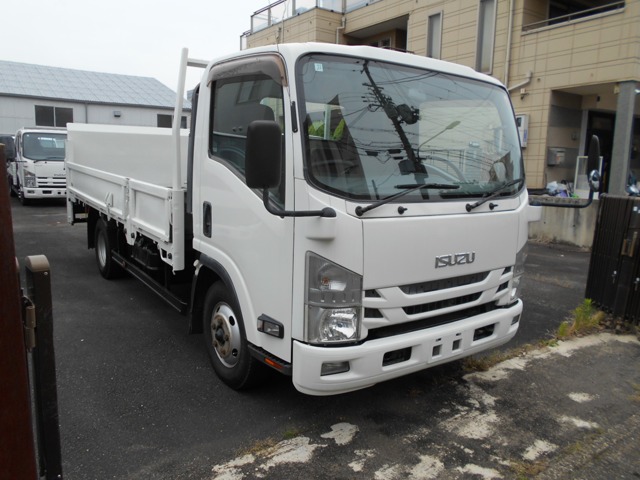 Isuzu Elf 1